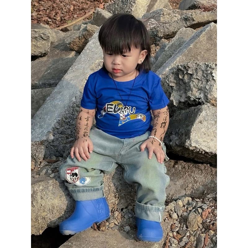 Áo thun cho bé trai hình evisu