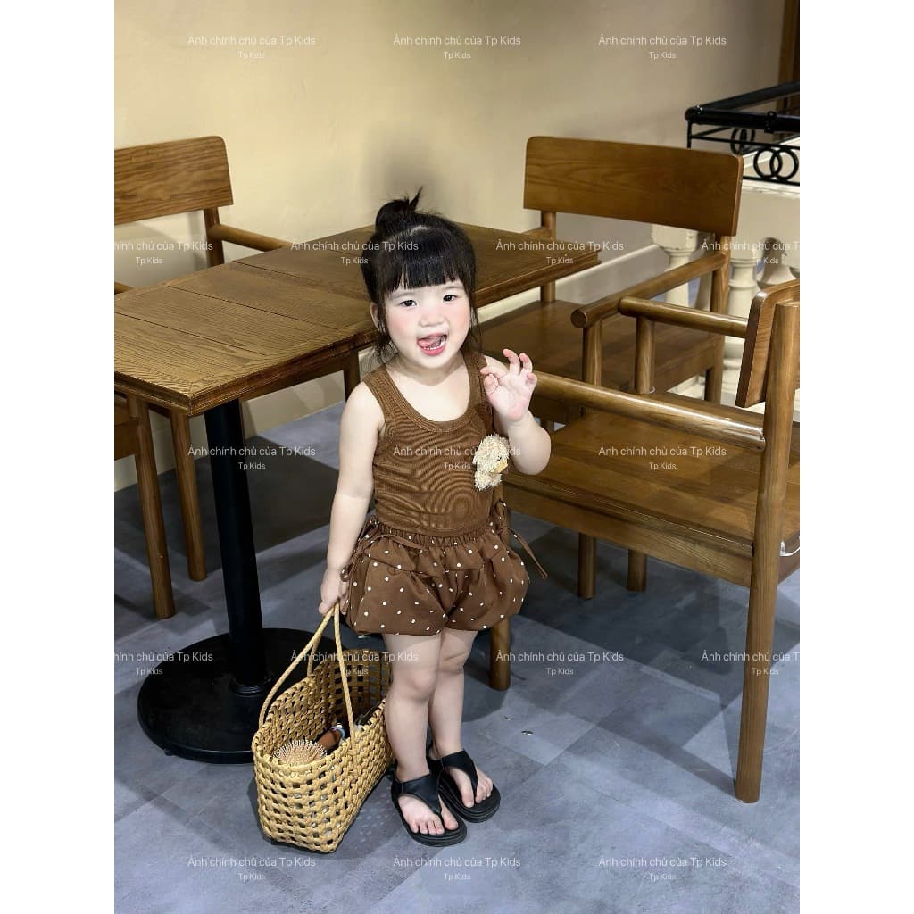 Set áo ba lỗ croptop + quần bí chấm bi tặng kèm đầu gấu cho bé gái mặc đi chơi