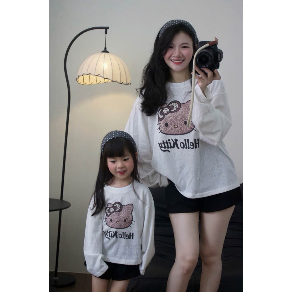 Áo thun giấy dài tay cho mẹ và bé hình hello kitty